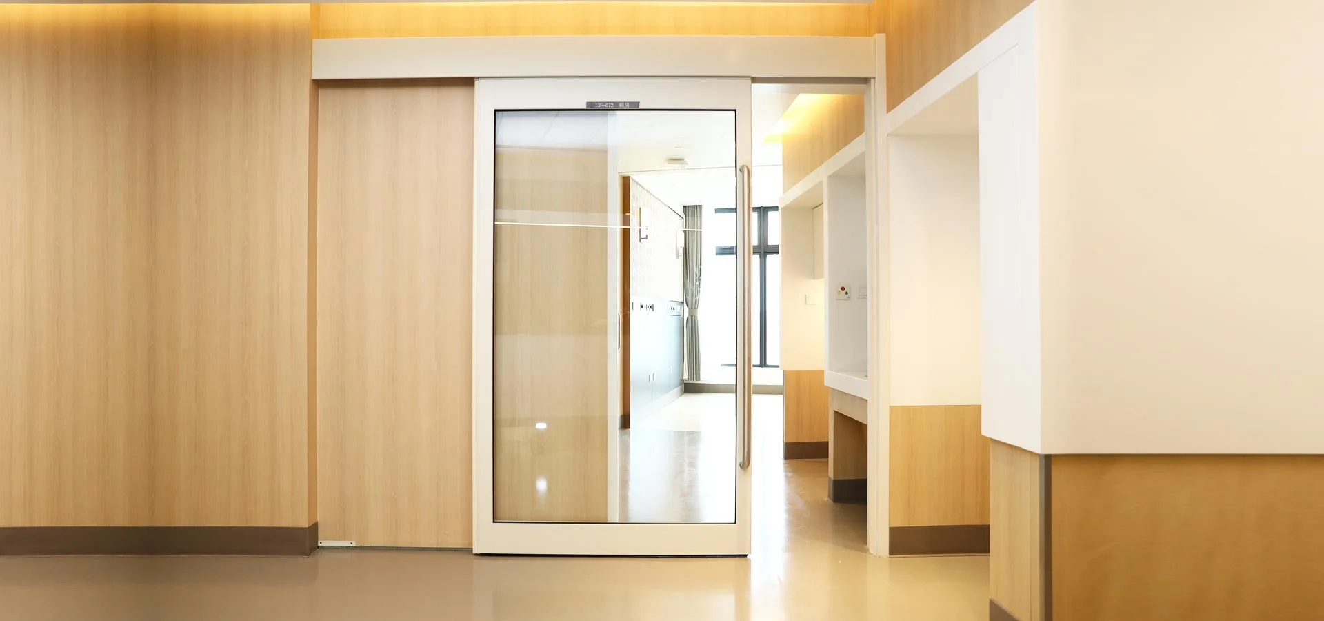 Kukhala Mtsogoleri mu Medical Door Viwanda